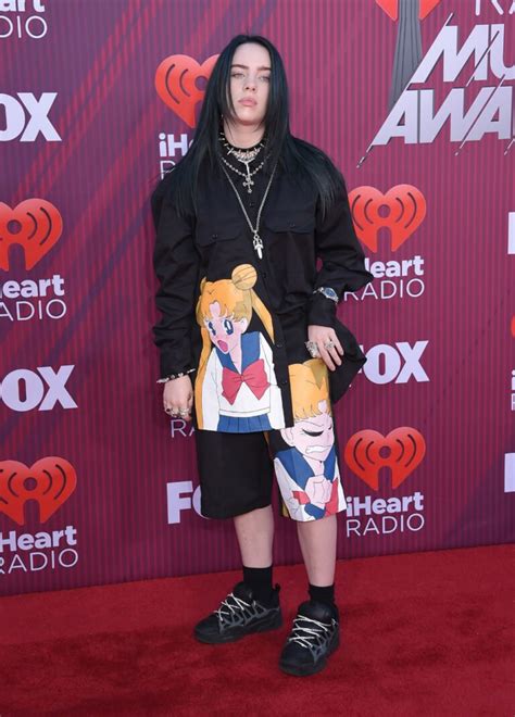 billie eilish measurements height